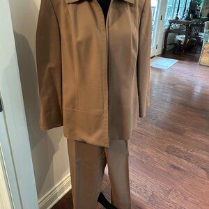 Beautiful Linda Allard for Ellen Tracy suit.  LIKE NEW